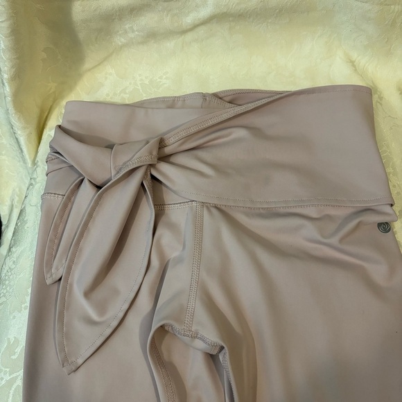 ❤️2/$15 or 3/$21❤️ Apana Yoga Leggings with Front Tie Size Small - Picture 4 of 13
